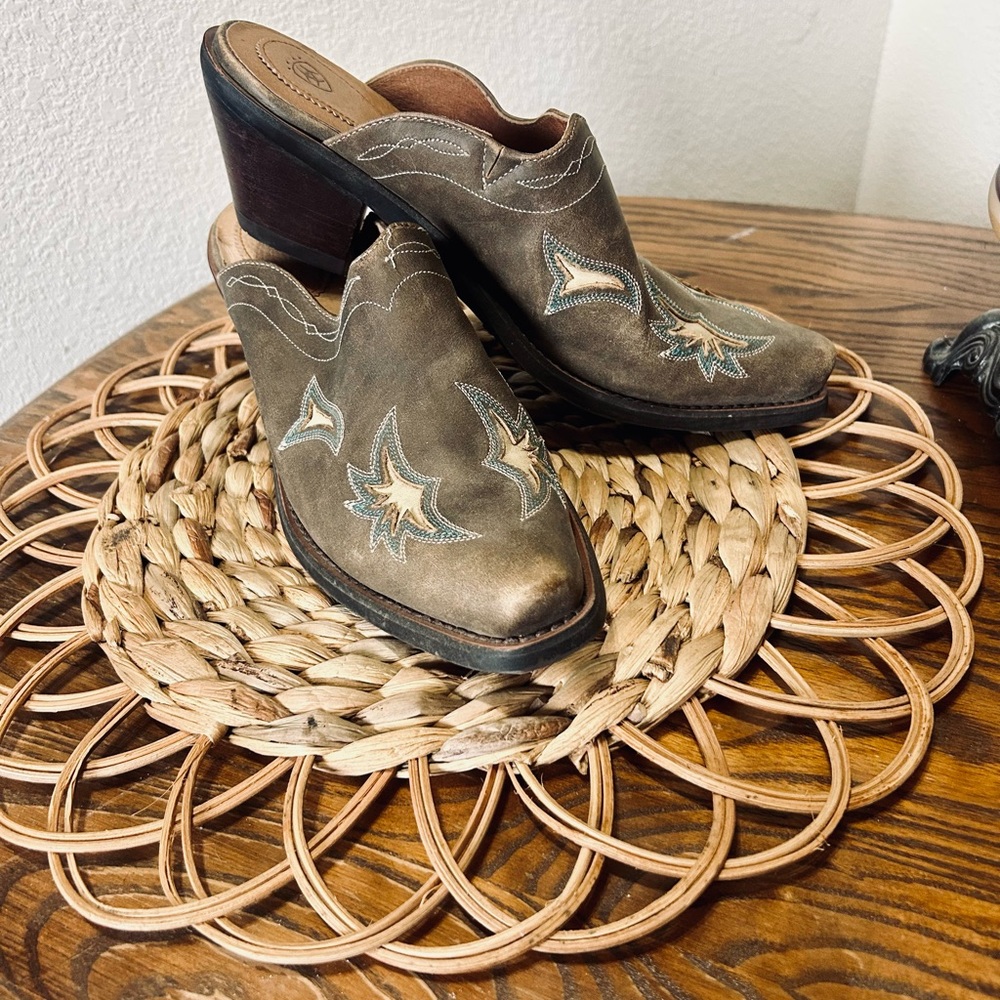 New Ariat Brown Western Mule Booties Size 7